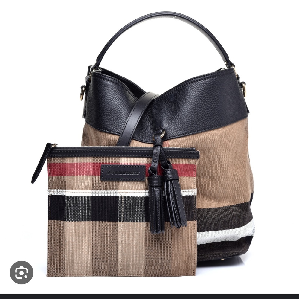 Auth 💯❤️❤️Burberry Ashby tassel bag
